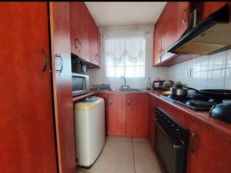 Cozy 2 Bedroom Townhouse For Sale ! - Photo 7