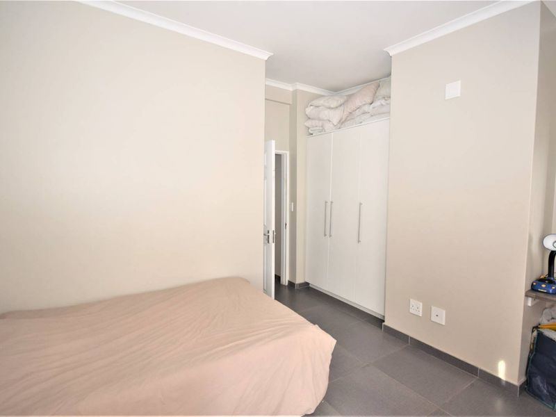 Stunning 3-Bedroom Apartment with Modern Amenities and Security Features - Photo 9