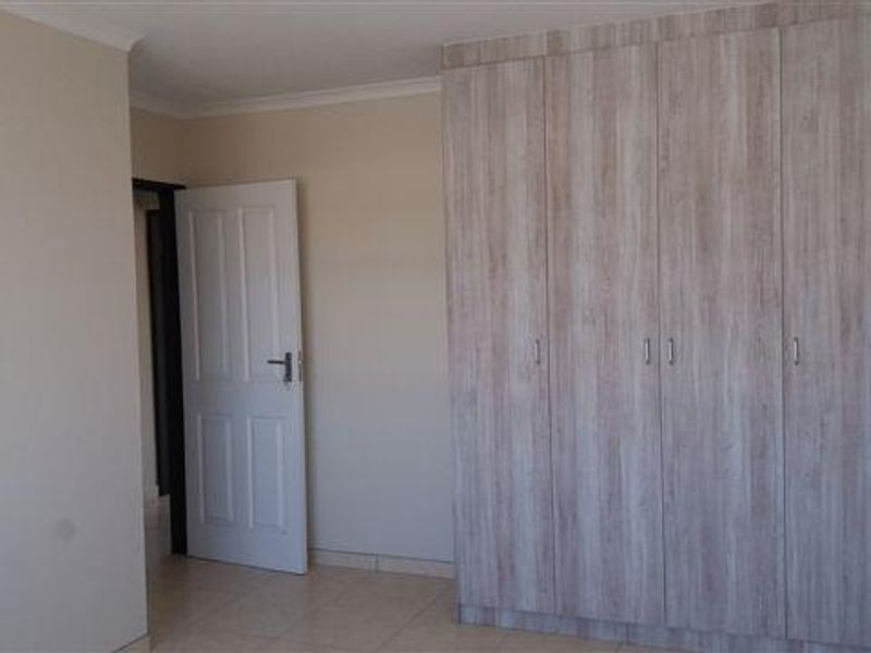 Modern Duplex Town House close to schools. - Photo 7