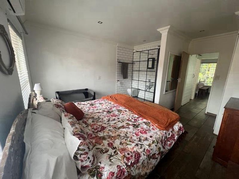 MODERN 2-BEDROOM DUPLEX AVAILABLE - Photo 9