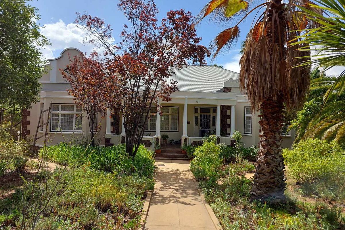 Charming Cape Dutch Family Home with Timeless Character - Photo 3