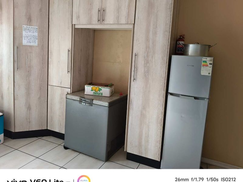 Revamped Family Home with 2 Cottages - Photo 9