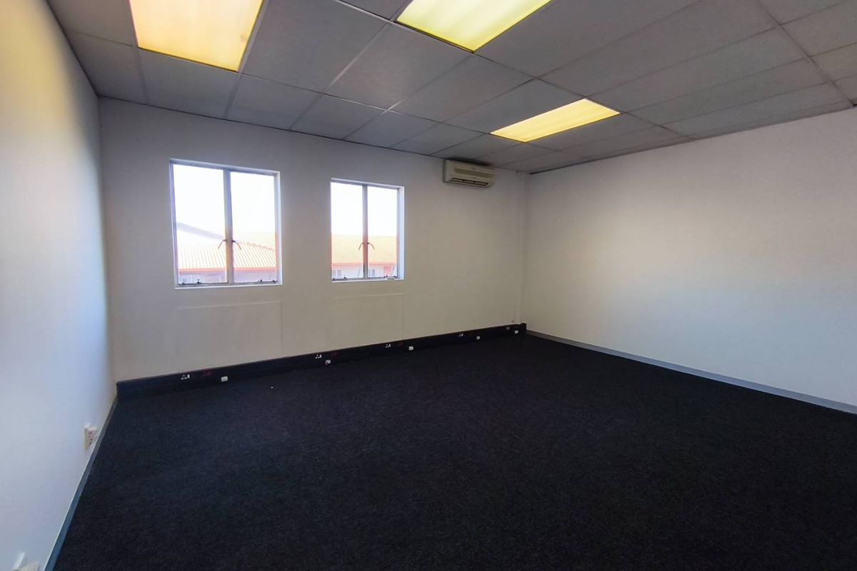 231m2 Office Space To Let in Midrand - Photo 4