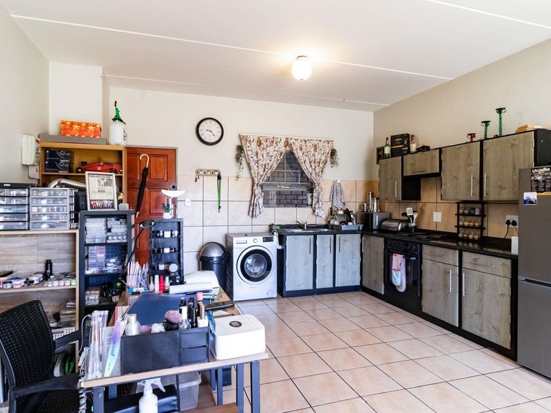 For Sale: Ground Floor Apartment, Two Bedroom - Photo 5