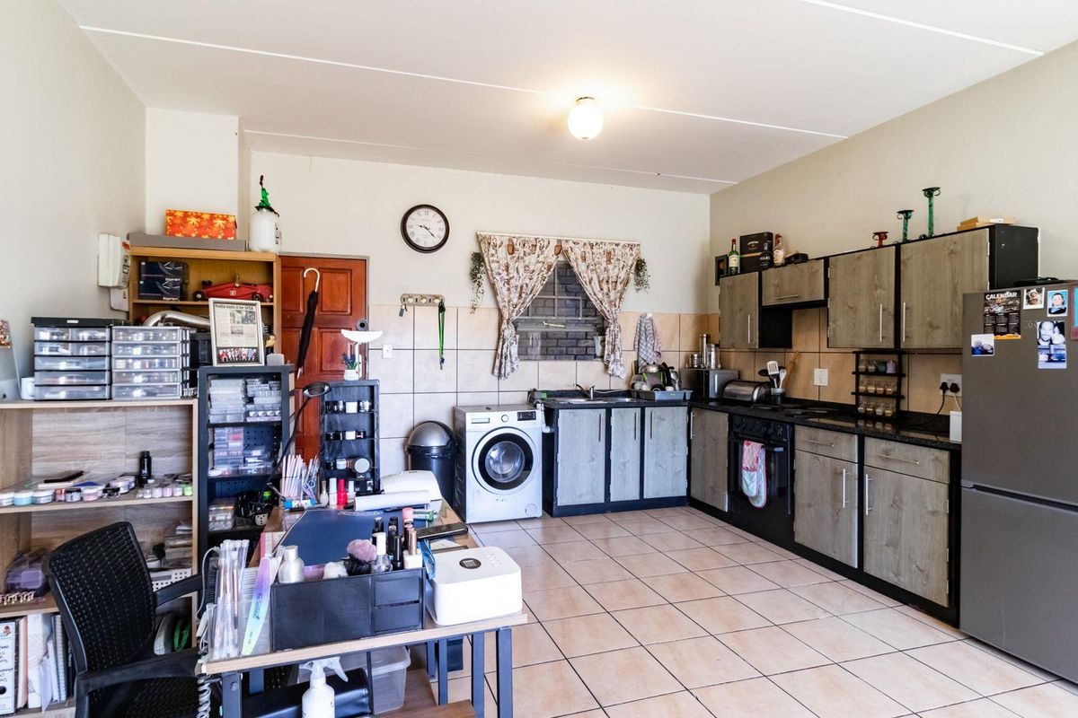 For Sale: Ground Floor Apartment, Two Bedroom - Photo 5