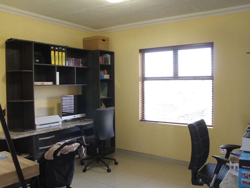 Stunning Property with loads of in and outside living - Photo 10