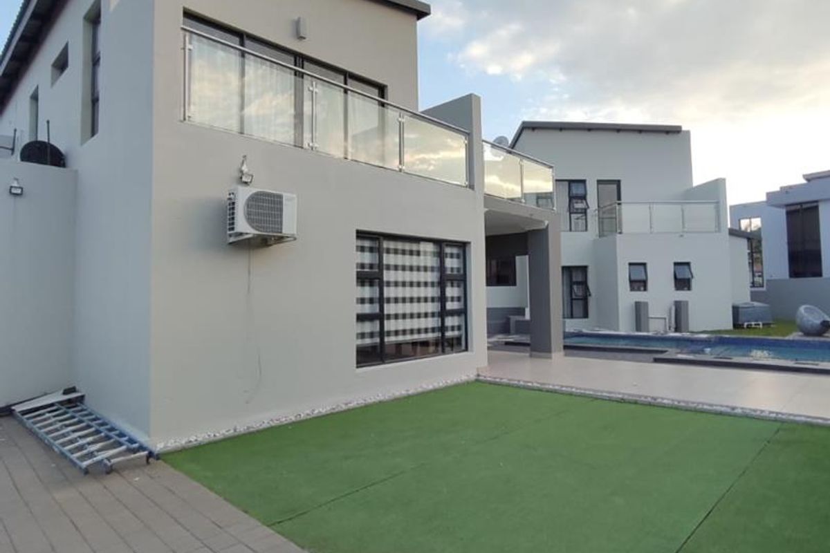 Massive Double storey house for sale in Heuwelsig Estate, Centurion - Photo 5