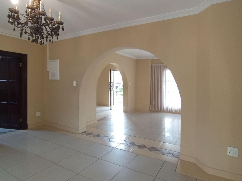 BLUE VALLEY GOLF & COUNTRY ESTATE - 5 BEDROOM HOUSE - Photo 10