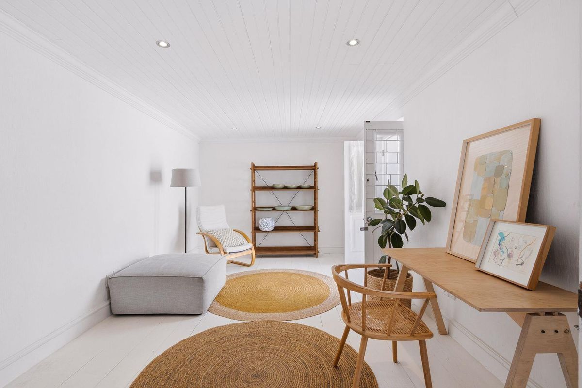 2 Bed Cottage In The City ! - Photo 3