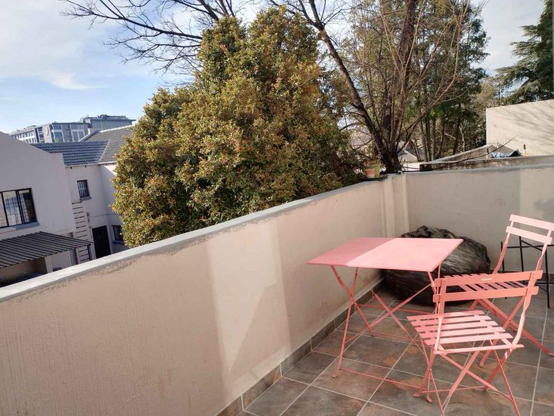 Prime Apartment: Affordable Living with Modern Comforts! - Photo 10