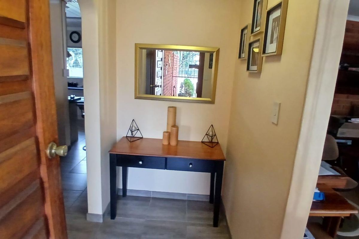 Beautiful 3 Bedroom house for sale - Photo 2