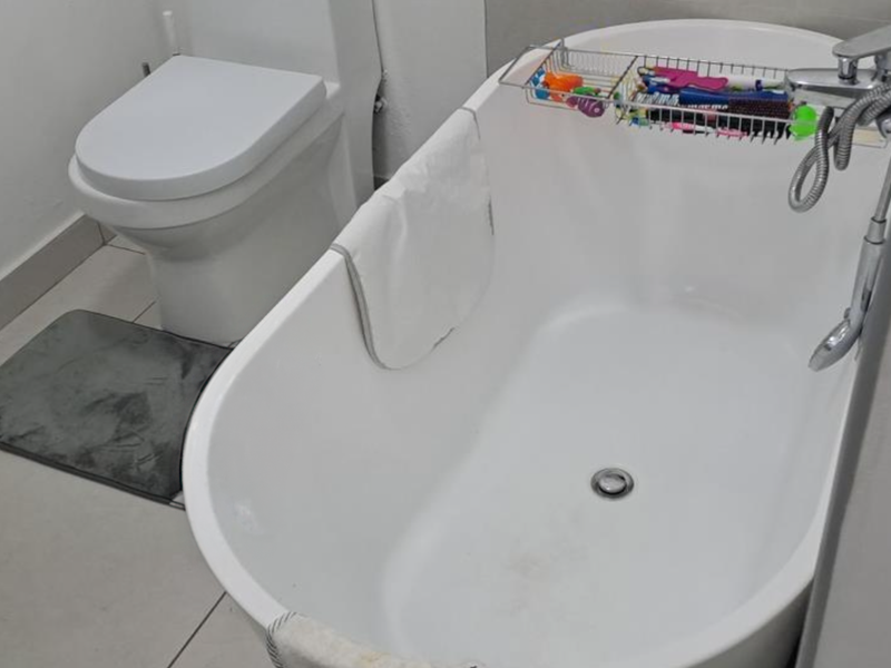 Two bedroom Two Bathroom Apartment - Photo 9