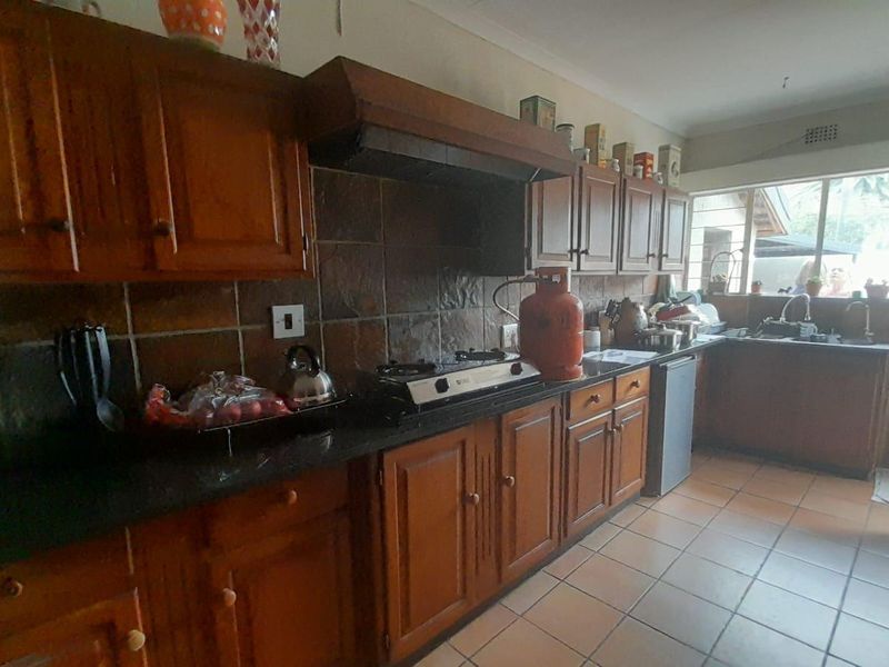 Relaxing Family Home - Photo 2