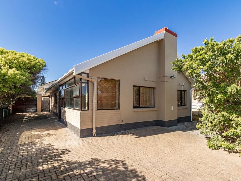Charming Fish Hoek Classic – A Home with Character! - Photo 1
