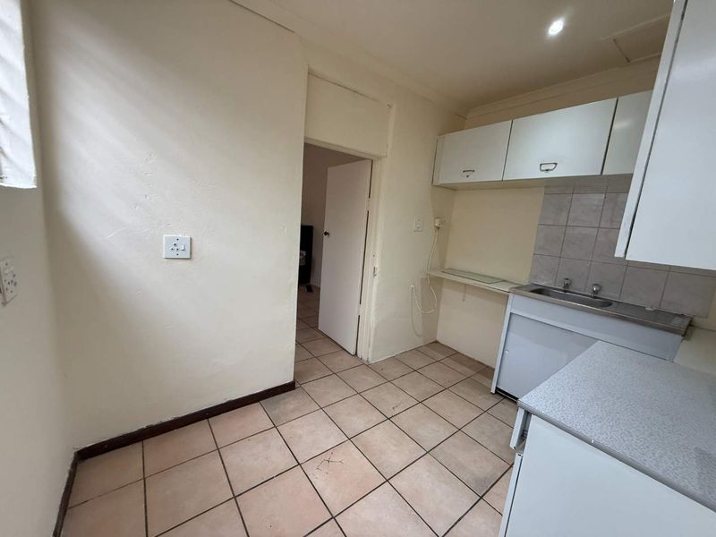 Charming Garden Cottage To Let in Discovery, Roodepoort - Photo 8
