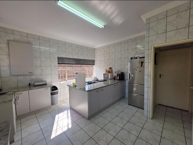 4 Bedroom House for Sale - Photo 3