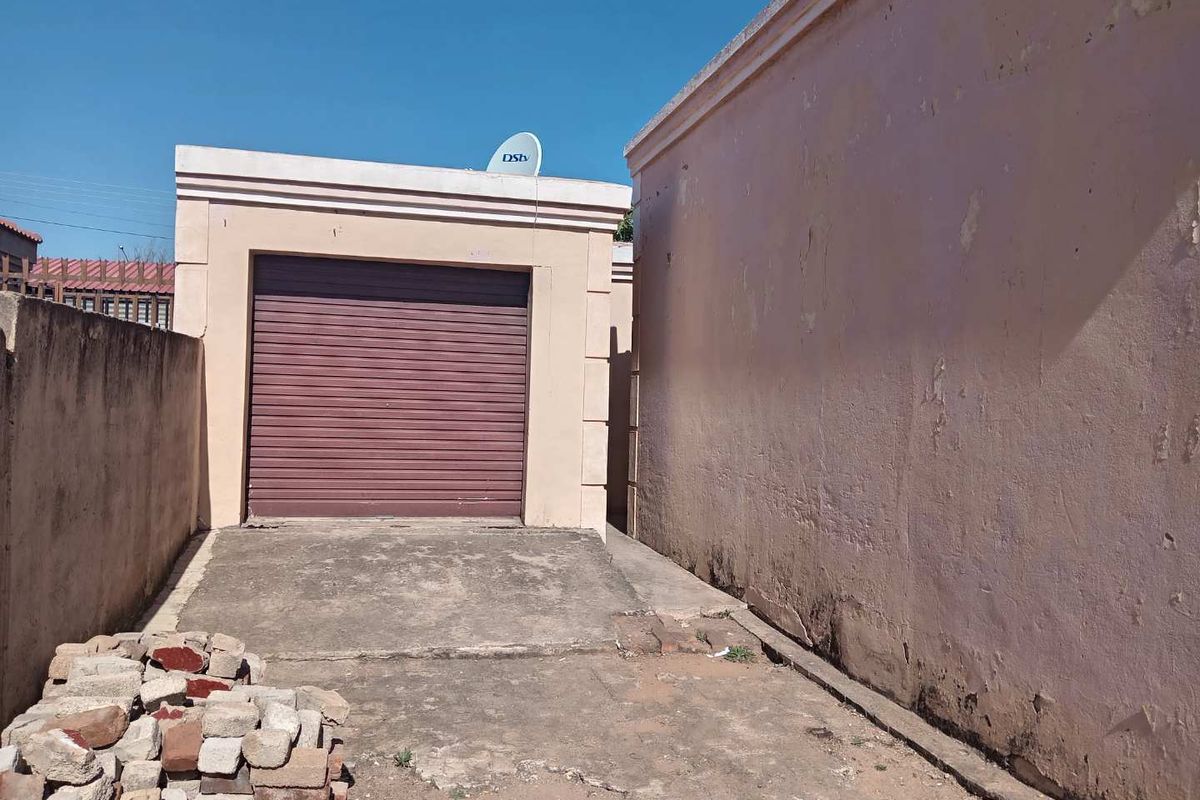 A specious house for sale - Photo 3