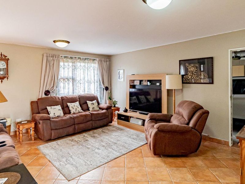 Elegant Secure Living in Bartlett - Photo 4