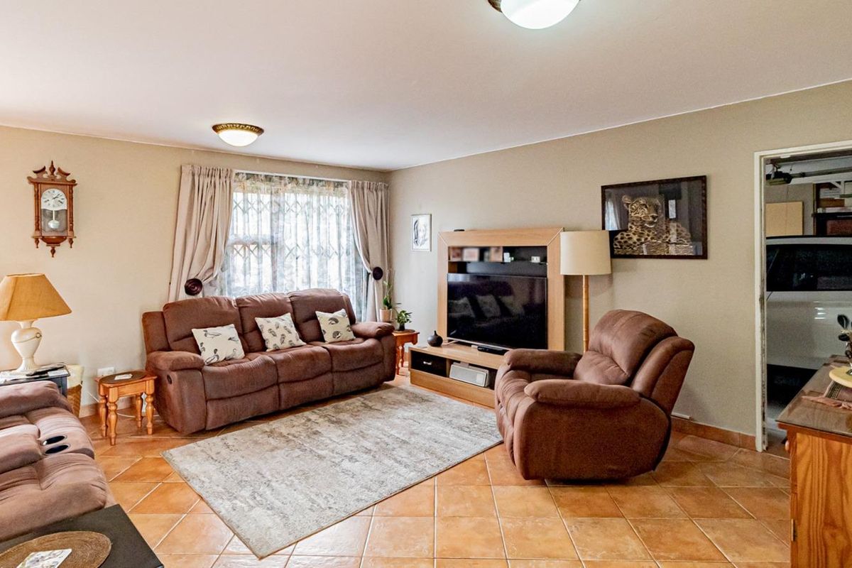 Elegant Secure Living in Bartlett - Photo 4
