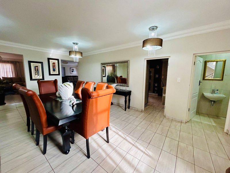 4 bedroom house with flat for sale. - Photo 5