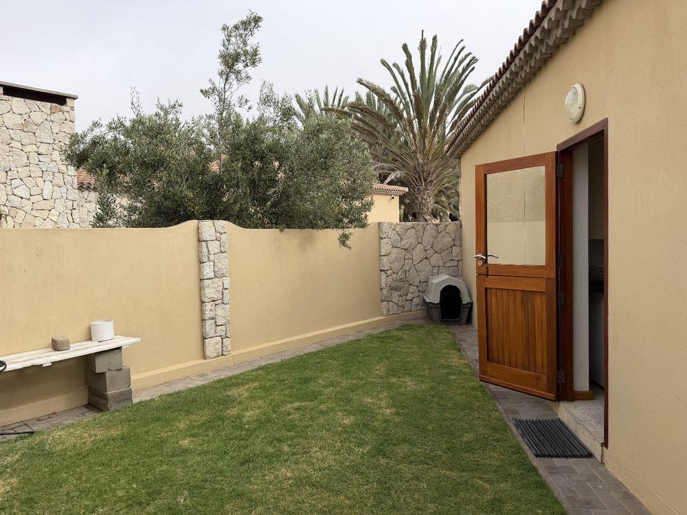 Extra small courtyard 