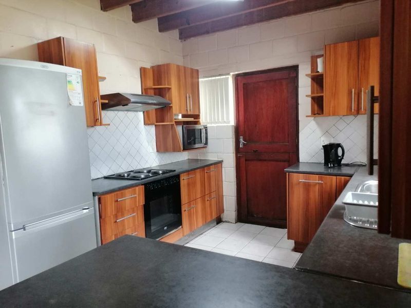 Bettys Bay-5 Bedroom Double Storey - Photo 5