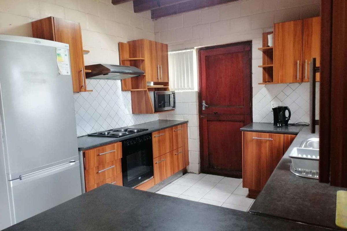 Bettys Bay-5 Bedroom Double Storey - Photo 5