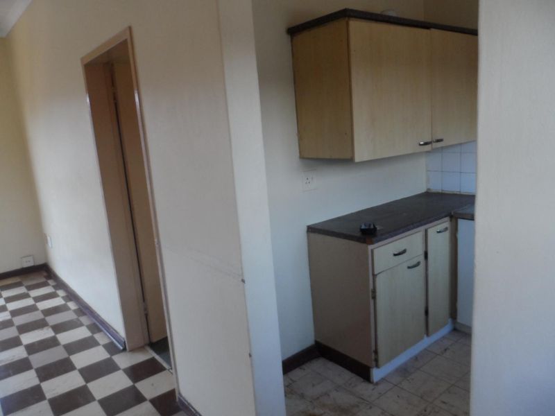 2 BEDROOM FLAT TO RENT IN PRETORIA WEST - Photo 3