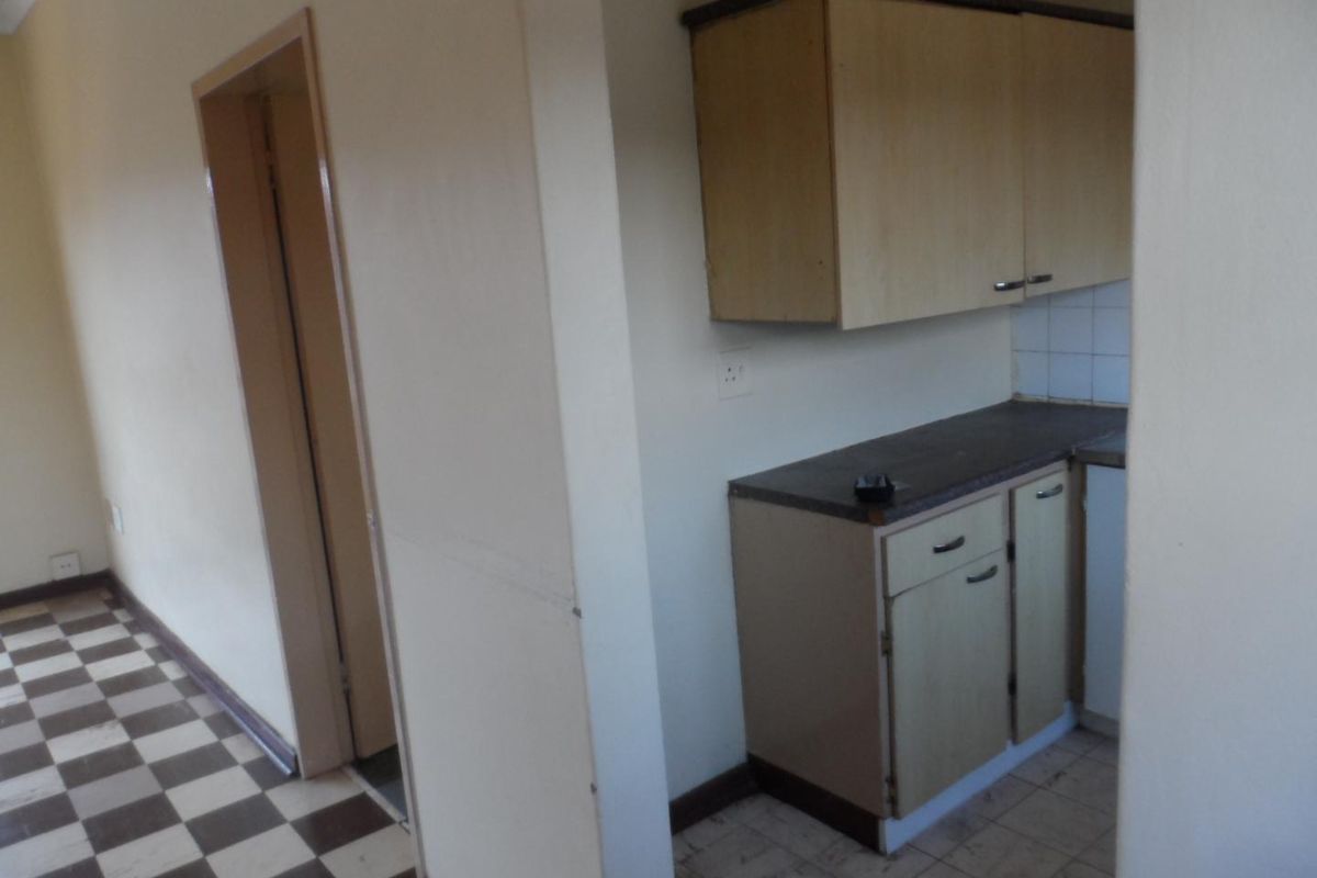 2 BEDROOM FLAT TO RENT IN PRETORIA WEST - Photo 3