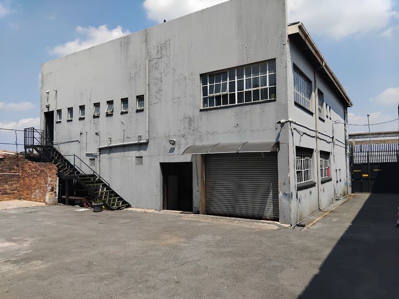 700 square mitre under roof of commercial building in the heart of Johonnesburg - Photo 2