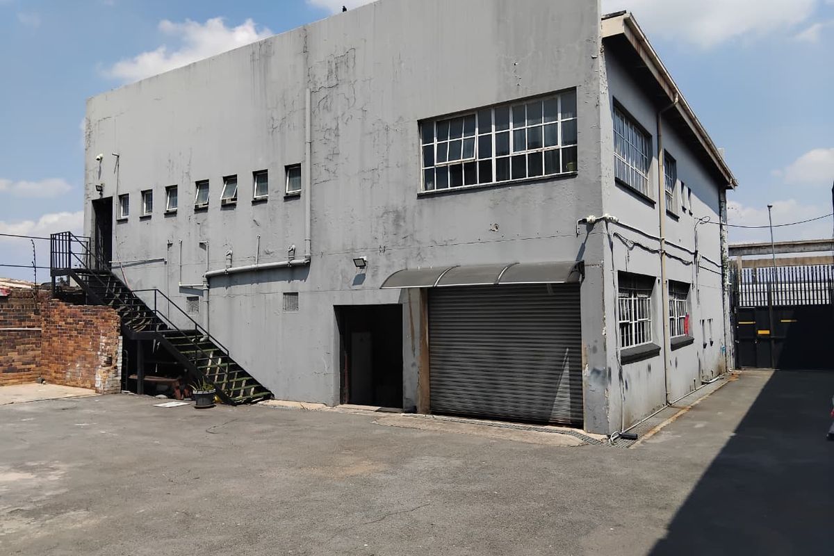 700 square mitre under roof of commercial building in the heart of Johonnesburg - Photo 2