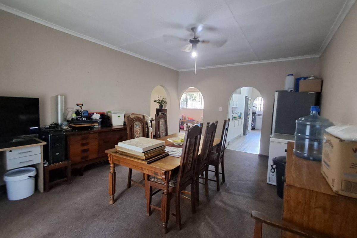 Spacious 4 Bedroom, 2.5 Bathroom Family Home in Kilnerpark - Photo 5