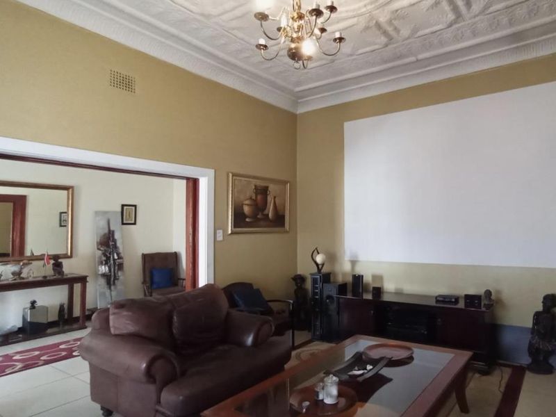 Charming 3-Bedroom Family Home with Pool, Garden, Flatlet & Double Garage - Photo 3