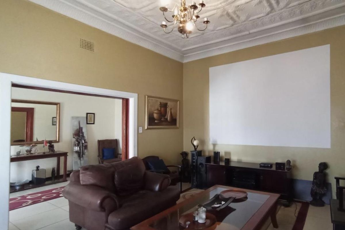 Charming 3-Bedroom Family Home with Pool, Garden, Flatlet & Double Garage - Photo 3