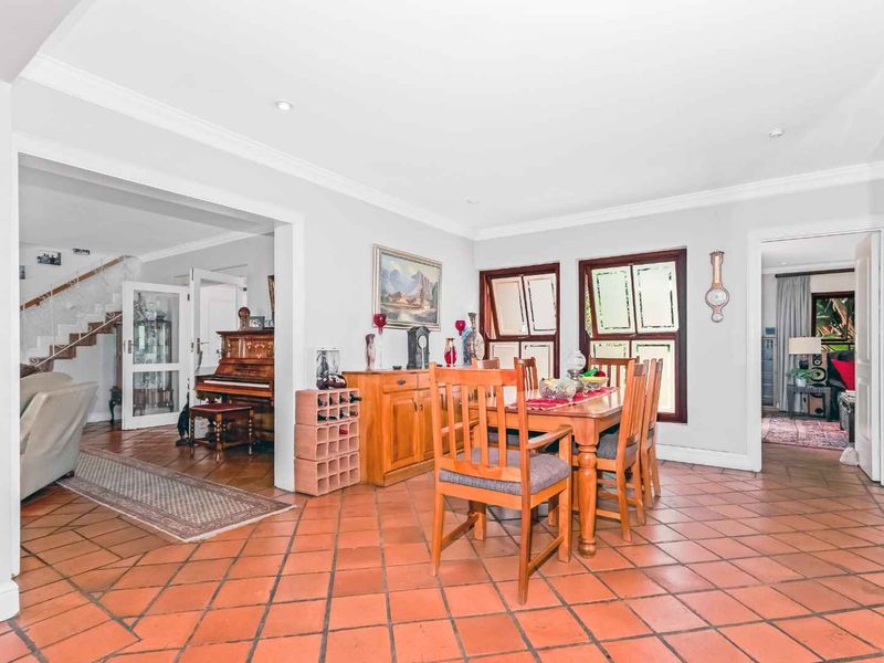 GORGEOUS FAMILY HOME, TUCKED AWAY IN BEAULIEU COUNTRY ESTATE AMONGST LEAFY SERENITY - OFFERING EQUESTRIAN FACILITIES AND A COTTAGE - Photo 8