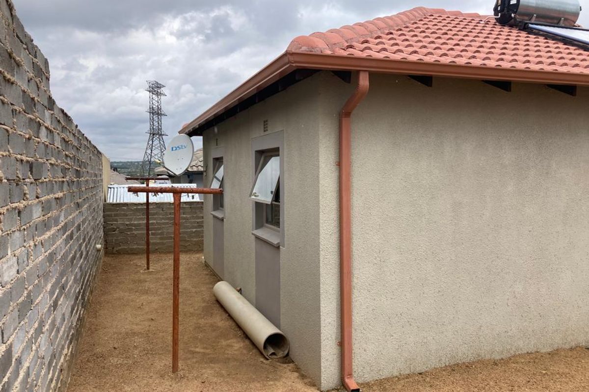 Riverside View - R 960 000 Family Home! - Photo 3