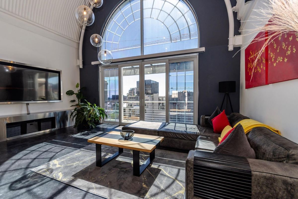 Stunning luxury penthouse to rent in the heart of the CBD - Photo 3