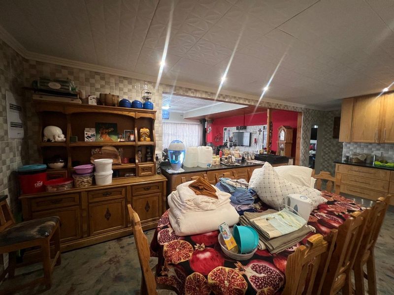 Spacious 4-Bedroom Family Home with Large Garages and Storage Space In Primrose - Photo 10