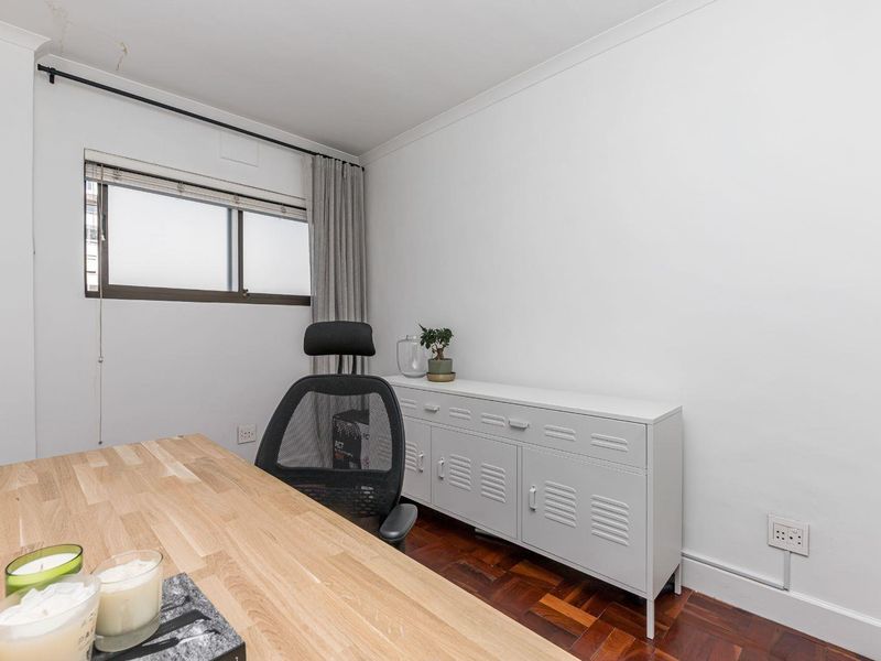 Beachfront Perfection at Kingsgate - Airbnb friendly with basement parking - Photo 10