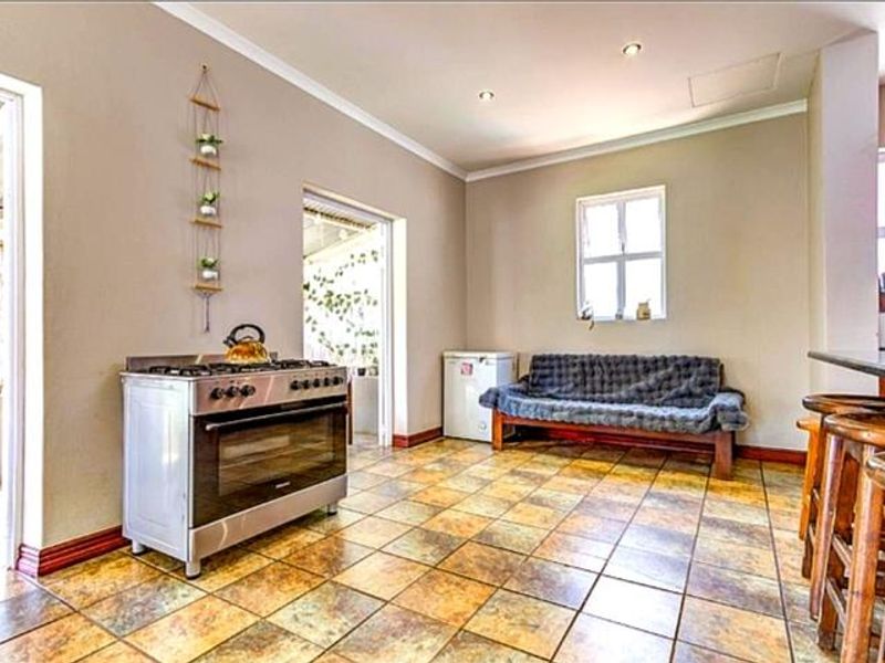 Luxury Family Residence in the Heart of Glen Erasmia Security Boulevard, Glen Marais  Positioned within the prestigious and highly sought-after Glen Erasmia - Photo 9
