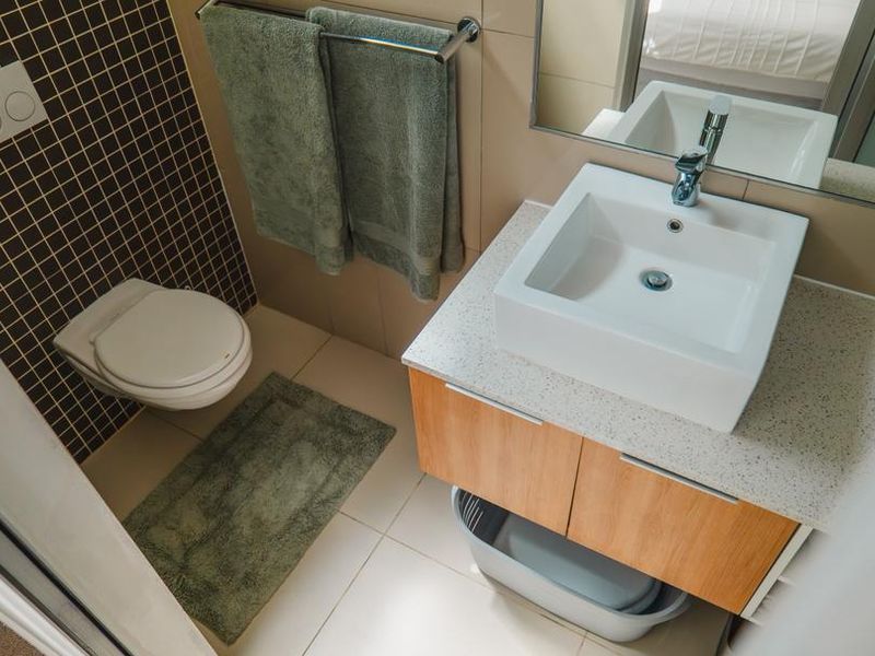 WELL SOUGHT AFTER FULY FURNISHED, APARTMENT TO RENT IN WINDHOEK CBD!! FREEDOM PLAZA!! AVAILABLE IMMEDIATELY!!! - Photo 10