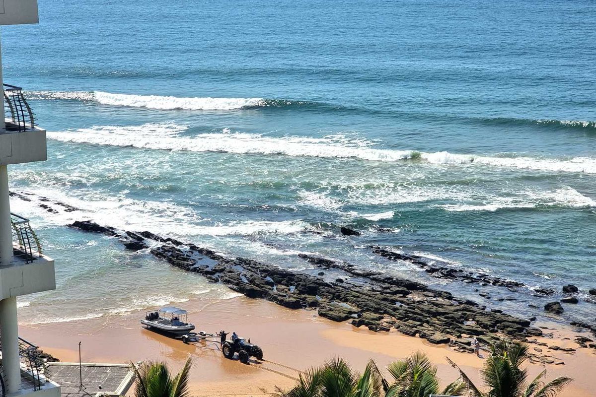 Luxury Sea View Apartment in Umhlanga – Fully Renovated Coastal Living - Photo 3