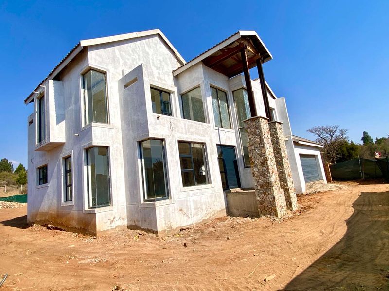 Modern 4-Bedroom Family Home - Photo 3