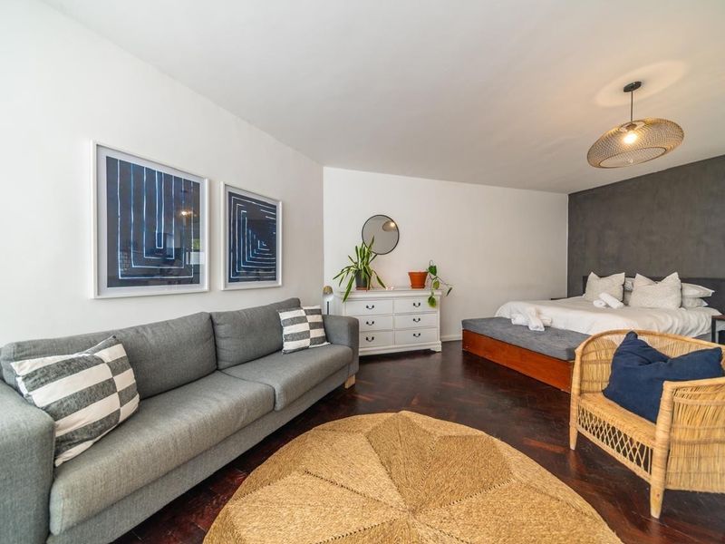Modern Sea Point Apartment: Comfort by the Coast | Available Immediately - Photo 3