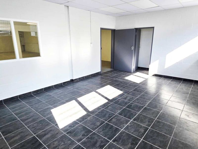 Newly Refurbished Warehouse in Tokai - Photo 4