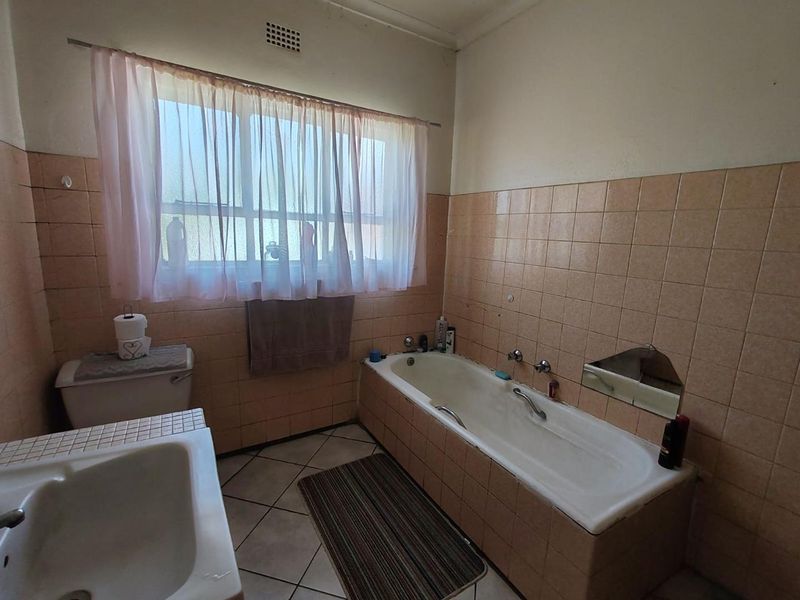 2 Hectare Small-holding with Family Home - Photo 9