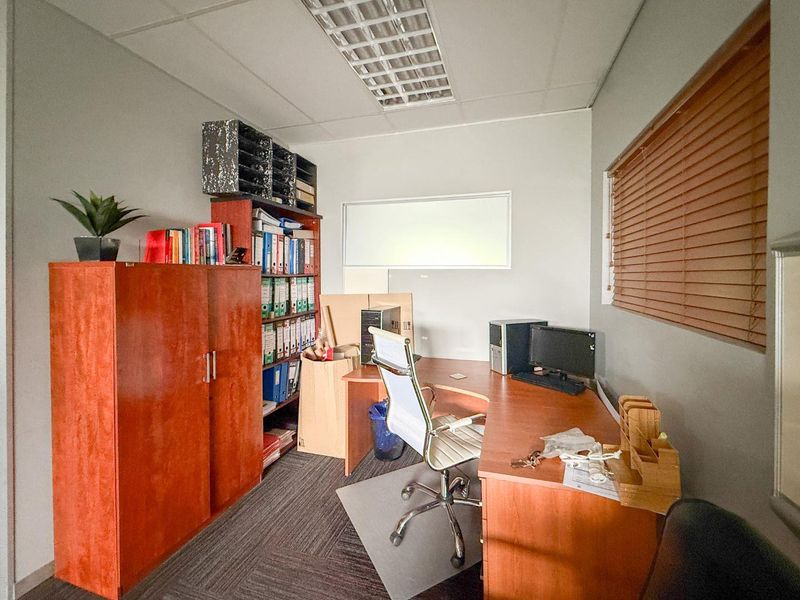 Office for Sale – Prime 87 m2 Unit in Lombardy Business Park - Photo 10