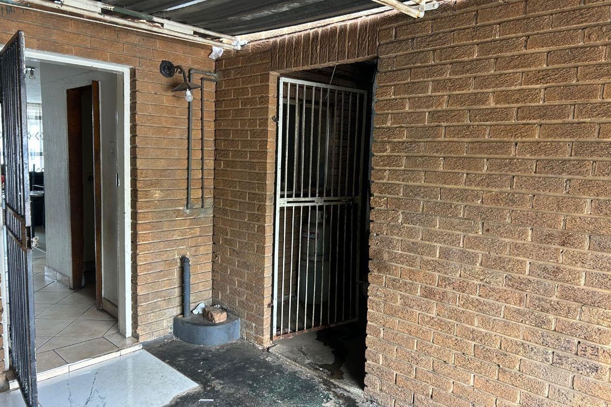 3 Bedroom Apartment in Proclamation Hill - Photo 2