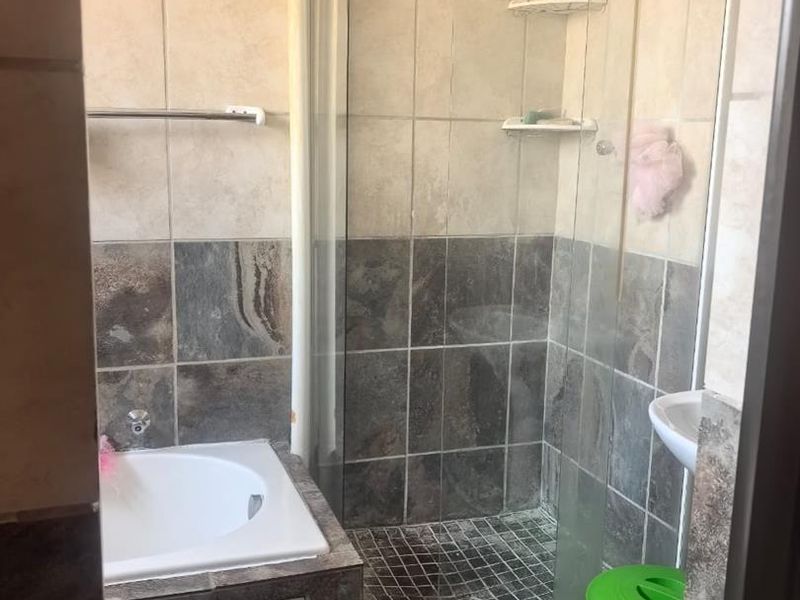 2 Bedrooms Apartment for Sale in Sunnyside, Pretoria - Photo 5