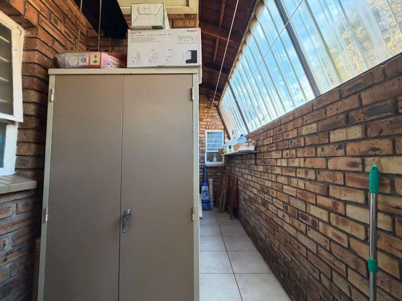 Charming 3-Bedroom Townhouse in Sought-After Randhart, Alberton - Photo 8
